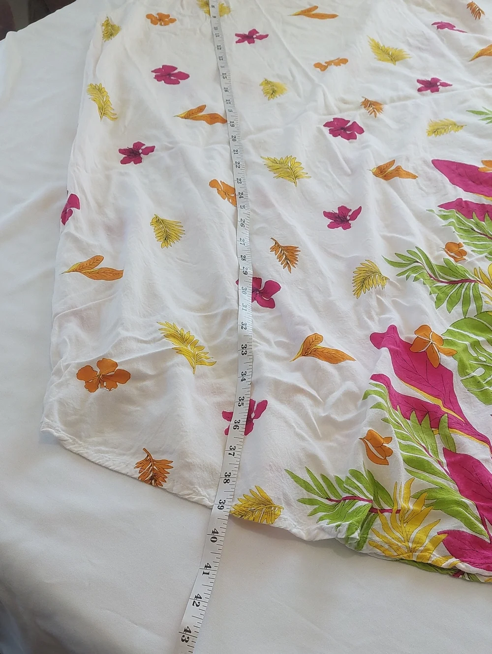 Classic CW Classics White Dress with Pink Floral Accent Lightweight .Size XL - Picture 7 of 7